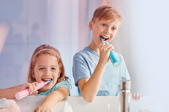 Philips Dokładne czyszczenie. Bezpieczna i delikatna dla dziąseł. Philips Dokładne czyszczenie. Bezpieczna i delikatna dla dziąseł.