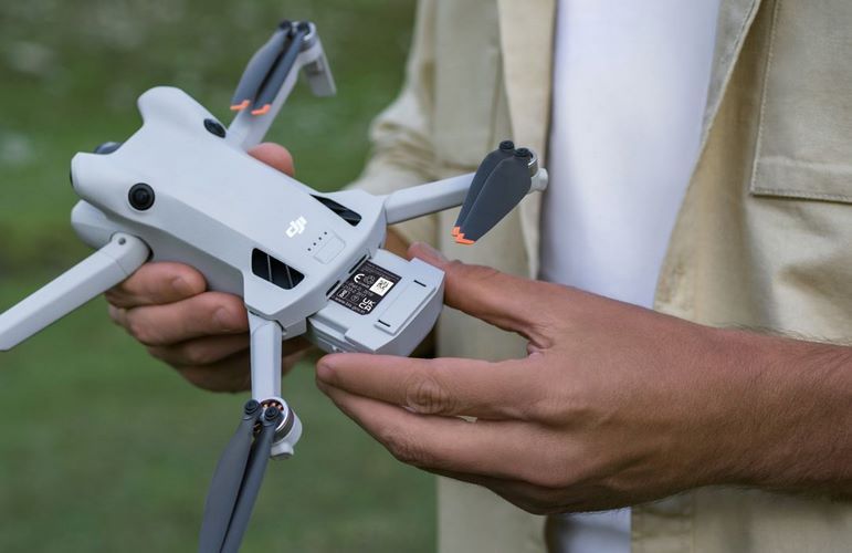 DJI Mini 4 Pro Fly More Combo (DJI RC-2) - Bateria