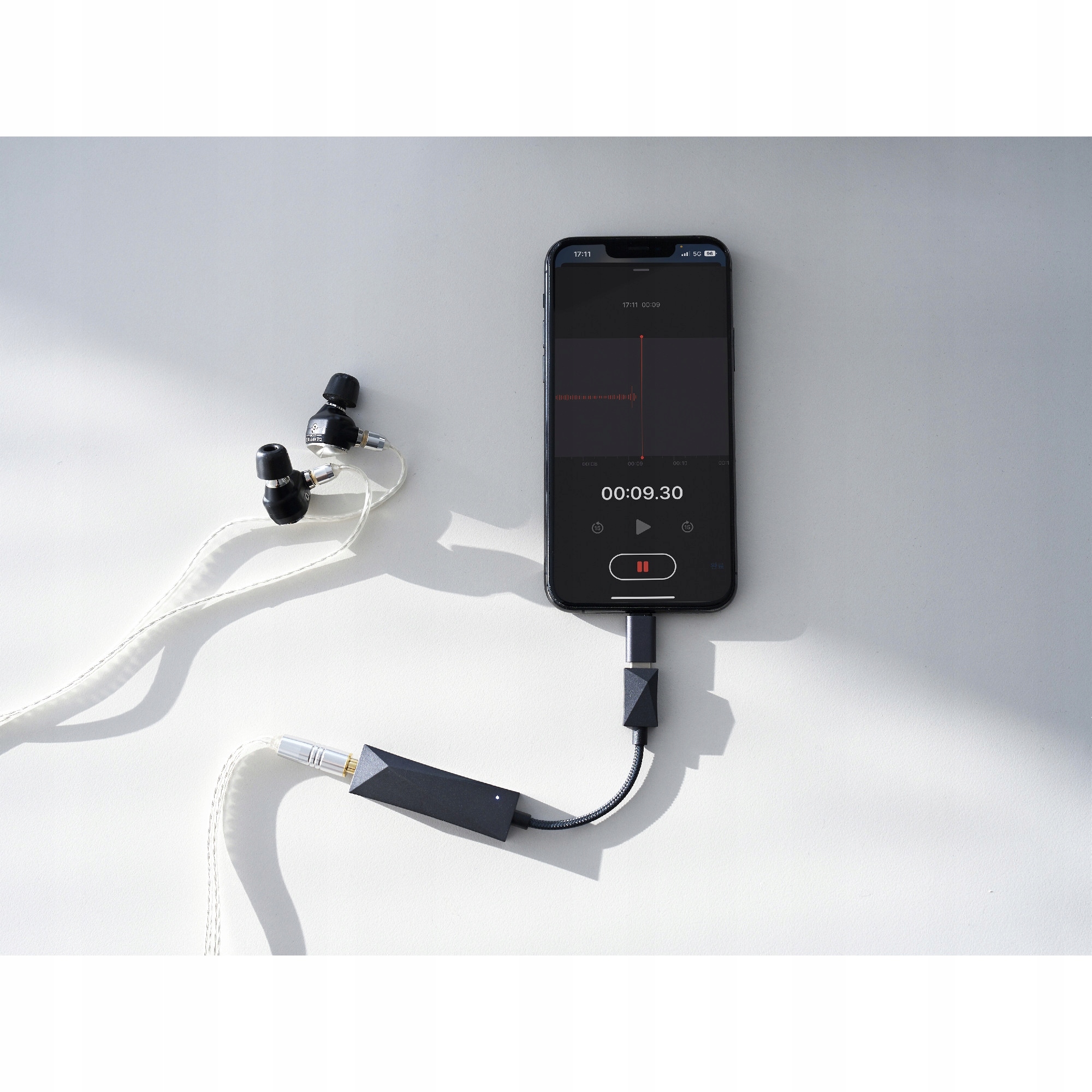 Bezszumowa konstrukcja tylnego wyjścia audio