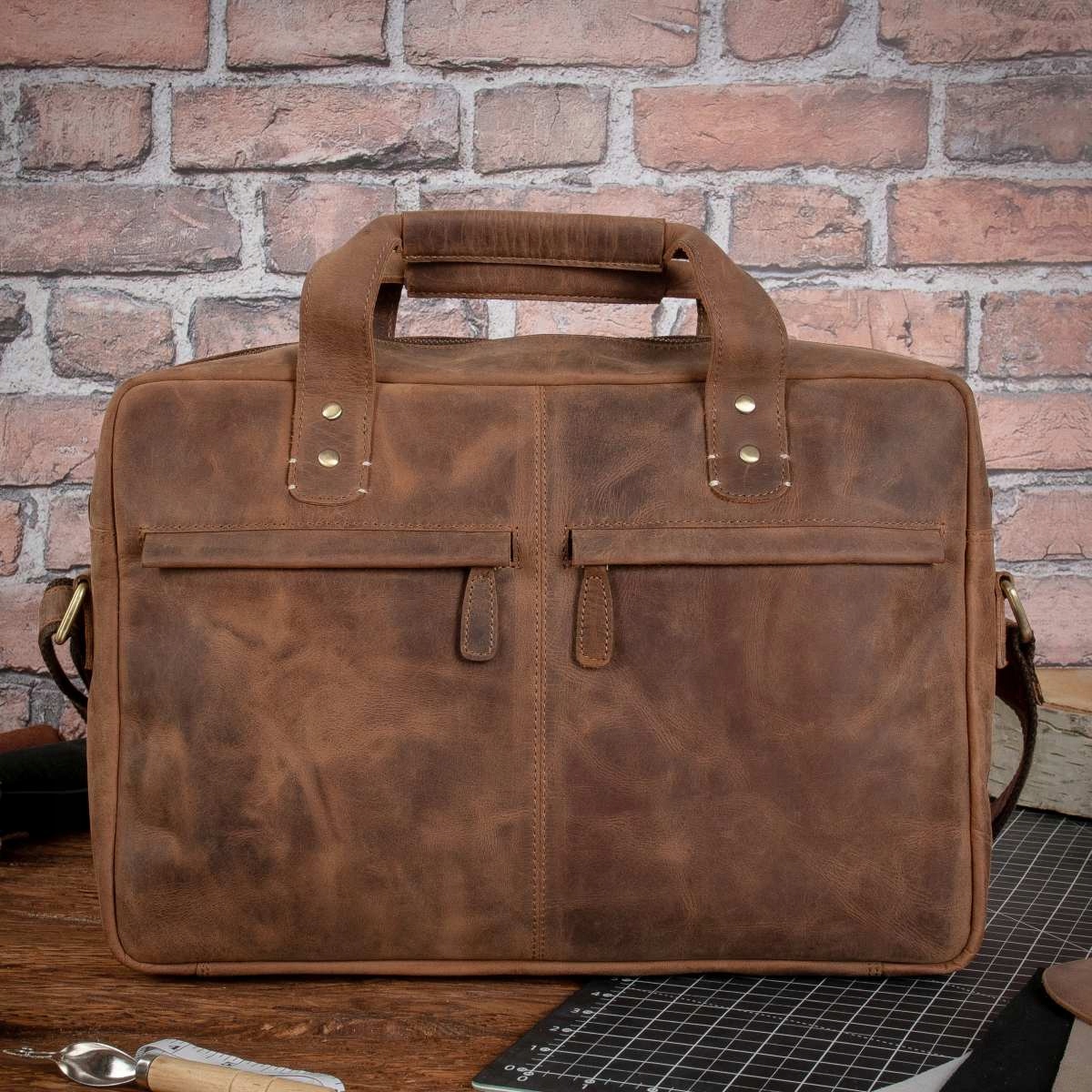 Brązowa Torba Męska Vintage na Laptopa 15,6 – Styl i funkcjonalność w jednym