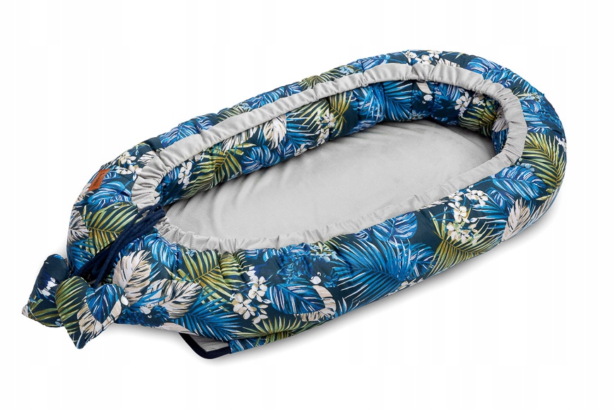 KOKON VELVET 80x45 PAPUGI NIEBIESKI – Bezpieczne otulenie dla Twojego maluszka