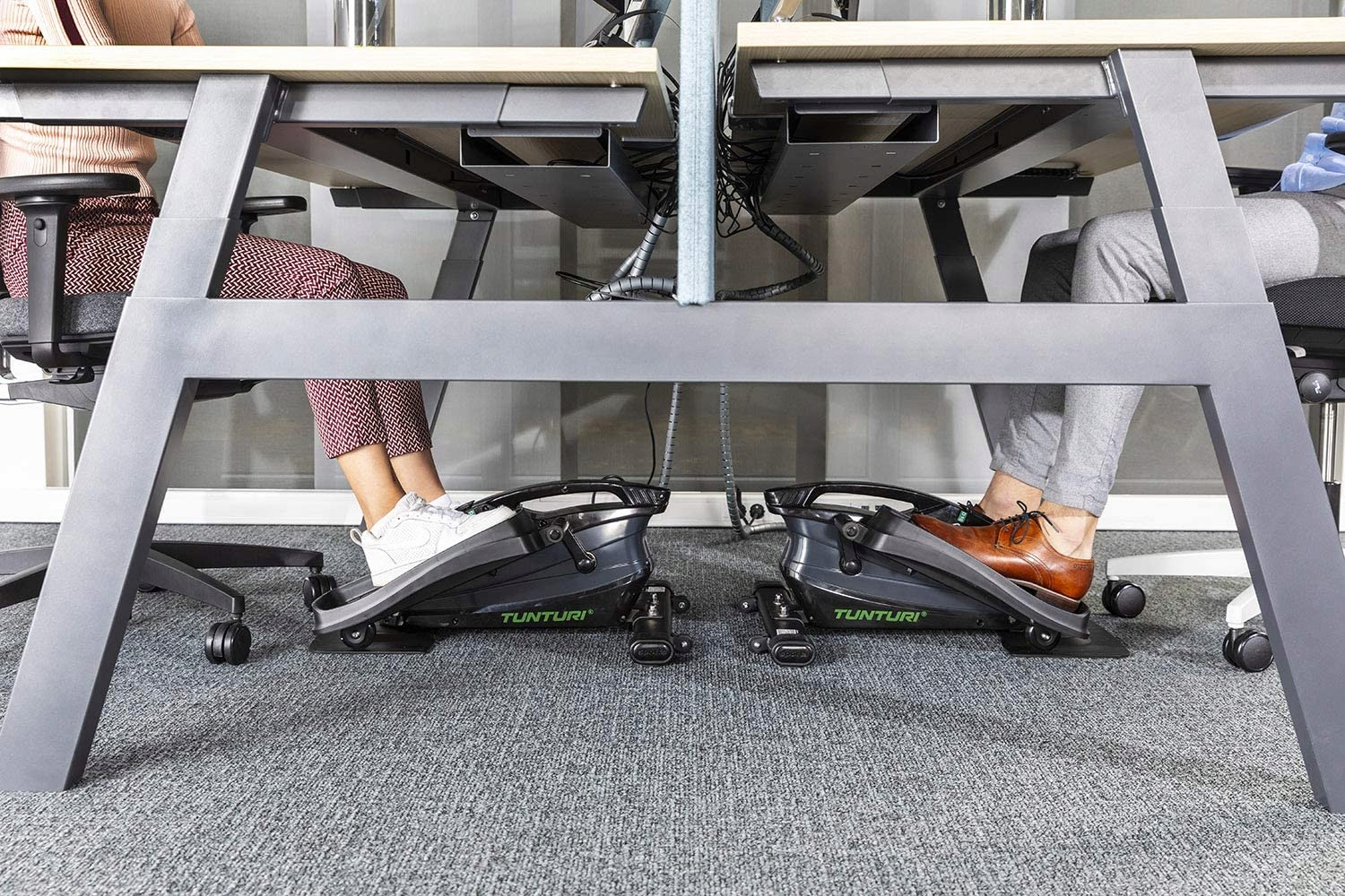 Mini elipsinis treniruoklis Tunturi Cardio Fit D10 – Trening pod biurkiem dla każdego