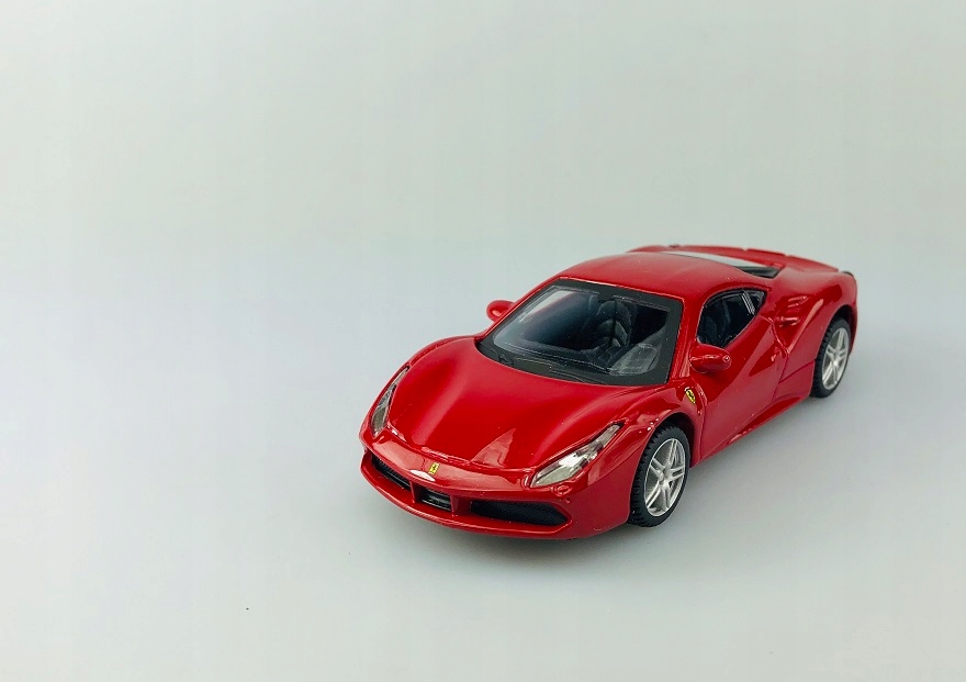 Burago FERRARI 1:43 – Metalowy model z napędem Pull Back