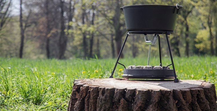 Garnek żeliwny Petromax DUTCH OVEN FT12 CON BASE PIATTA (FT12-T) – Idealny do gotowania na świeżym powietrzu