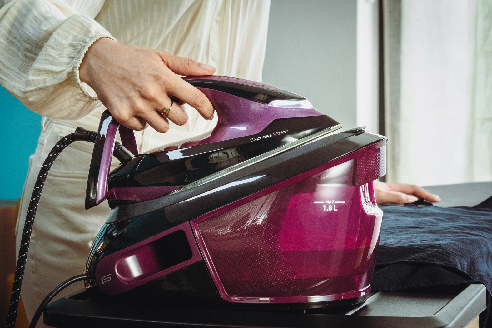 Tefal Express Vision 2800 W – Wydajny generator pary dla perfekcyjnego prasowania