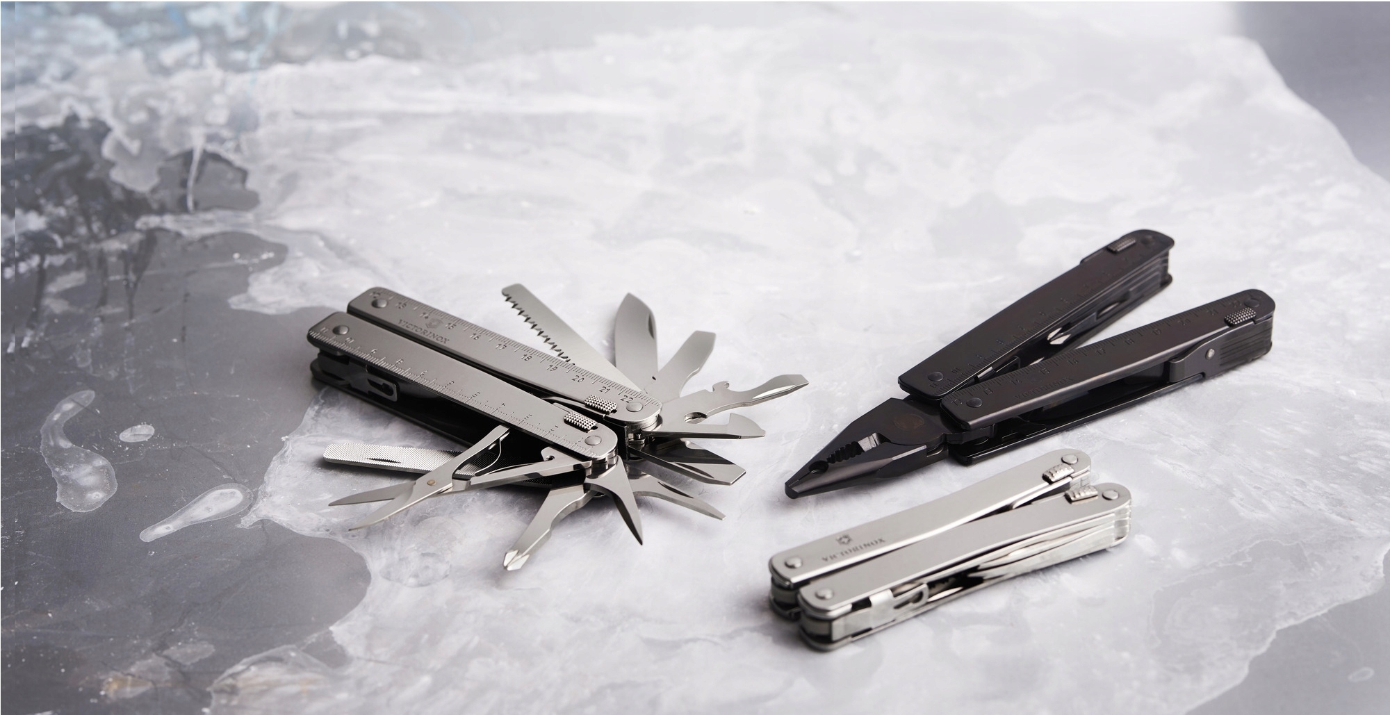 Victorinox SWISSTOOL black / teflon – Wielofunkcyjne narzędzie dla każdego