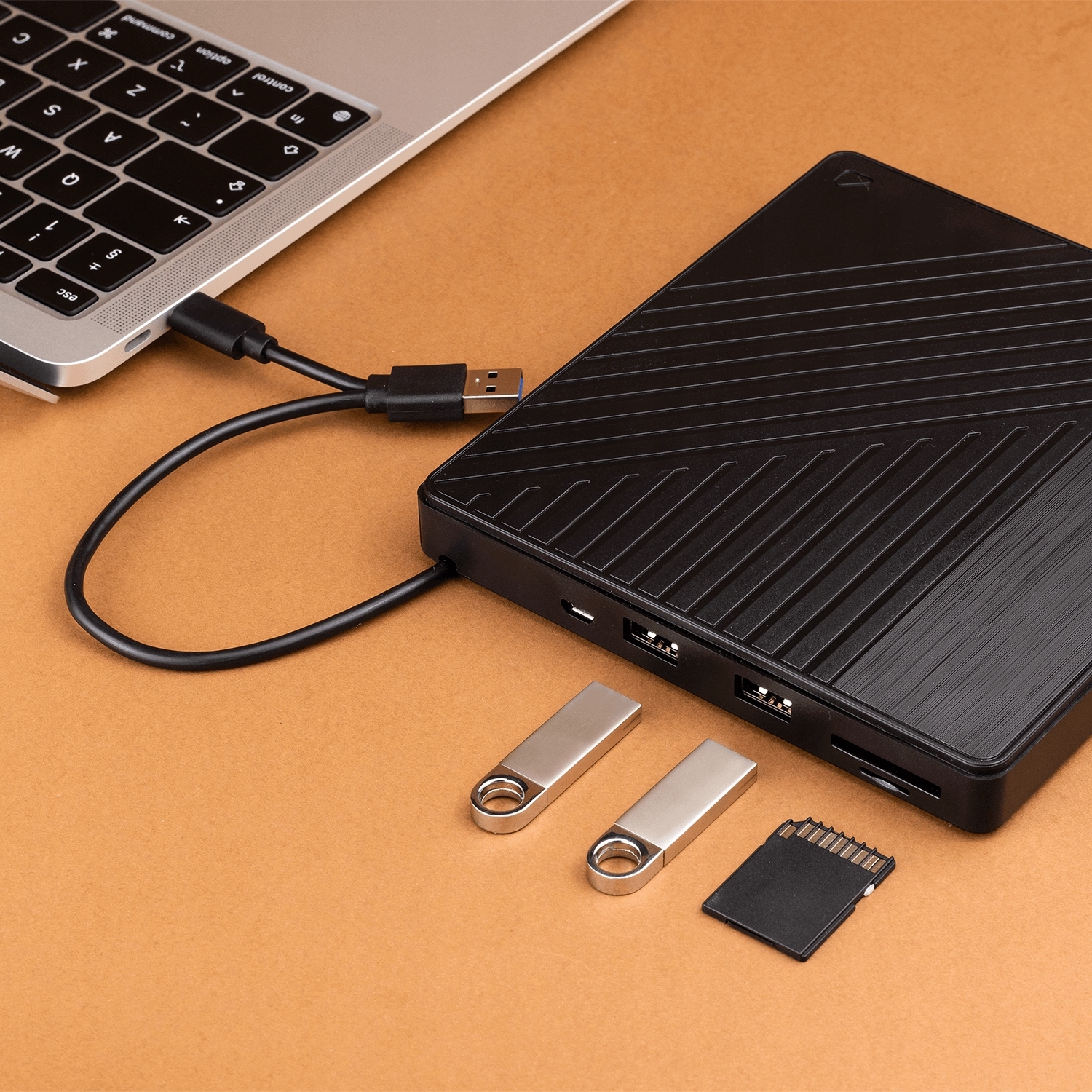 Dodatkowe porty USB i czytniki kart – zwiększ swoje możliwości