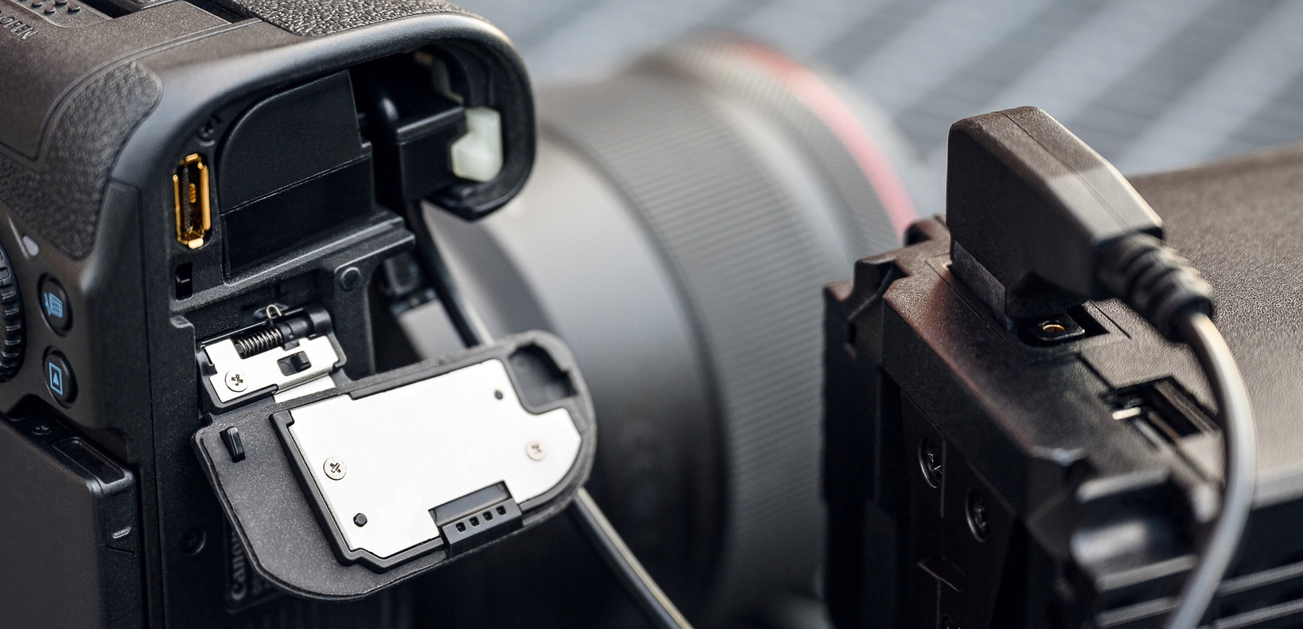 Kompatybilność z akumulatorami V-lock (V-mount)
