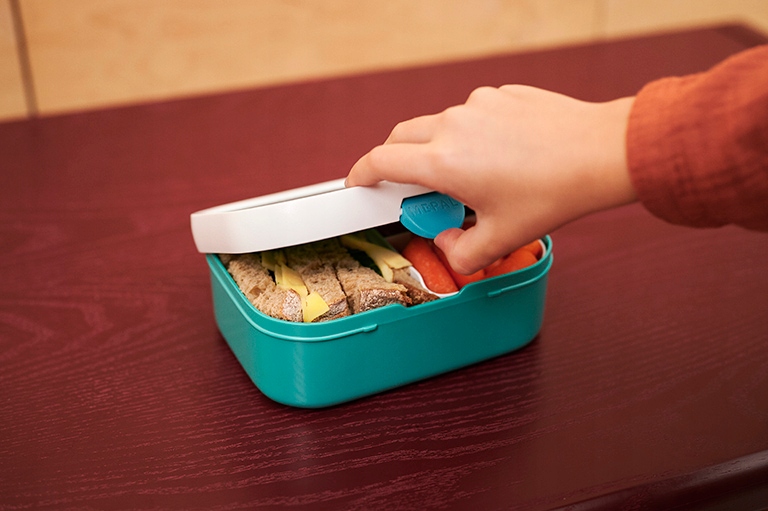 Praktyczne rozwiązania – lunchbox z dodatkowymi wkładami