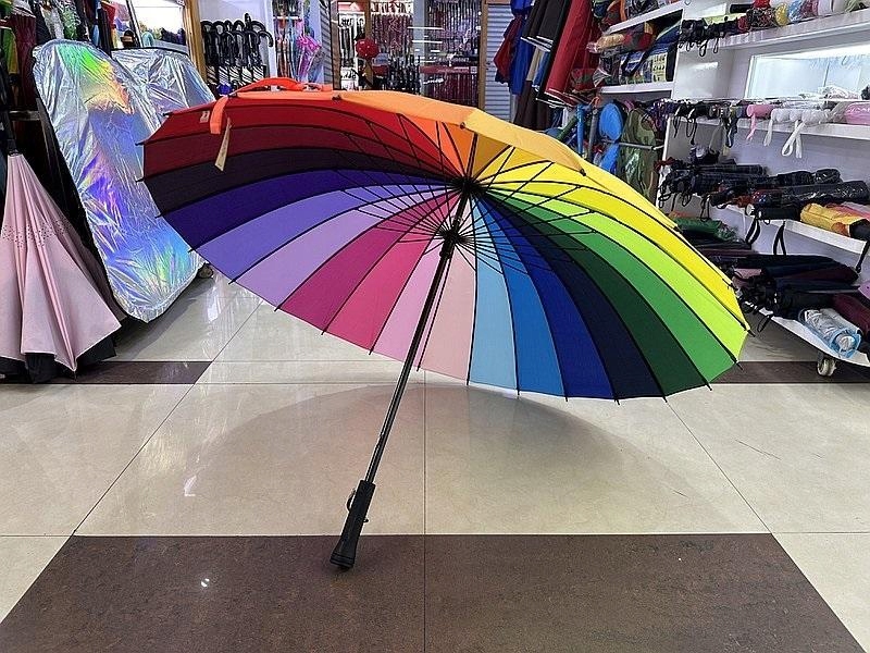 Parasol ręcznie rozkładany tęczowy – Stylowy dodatek na każdą pogodę