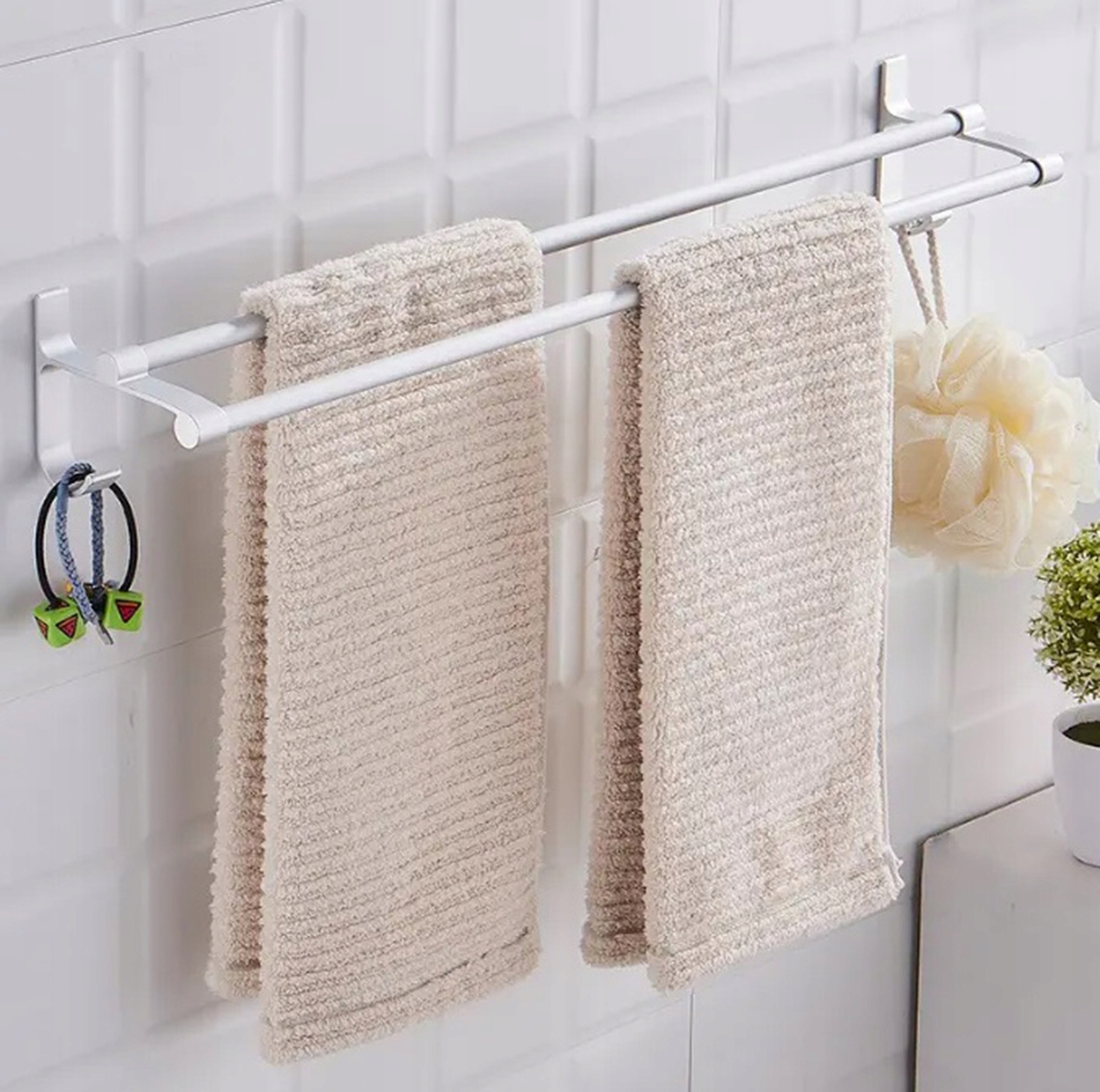 Funkcjonalny design – Dwa ramiona do zawieszania ręczników
