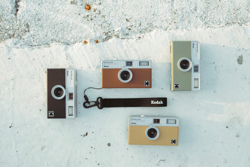 kodak-ektar-h35-aparat-analogowy-35mm-half-frame-pol-klatki-zielony_o7168_12.jpg