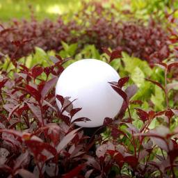 GreenBlue Solarna lampa wolnostojaca ogrodowa - kula 15x15x48cm, bialy LED (GB121)