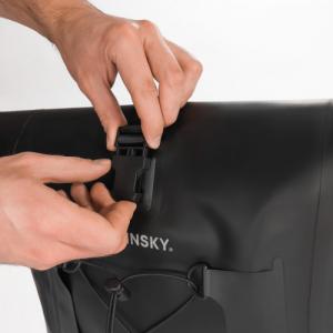 Wozinsky Wodoodporna torba rowerowa sakwa na bagażnik 25l 2w1 czarny (WBB24BK) 11
