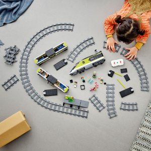 LEGO City Ekspresowy pociąg pasażerski (60337) 3