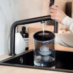 Dzbanek filtrujący Wessper Aquamax Crystalline czarny + 1 wkład 8