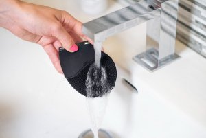 Concept Solution Soniczna szczoteczka do czyszczenia skóry czarny kawior SK9005 2