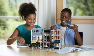 LEGO Creator Expert Assembly Square (10255) 3