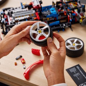 LEGO Technic Ferrari Daytona SP3 (42143) 12