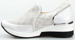 AGA Sneakersy ażurowe wsuwane skórzane srebrne Aga-37 3