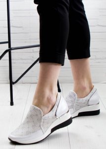AGA Sneakersy ażurowe wsuwane skórzane srebrne Aga-37 8