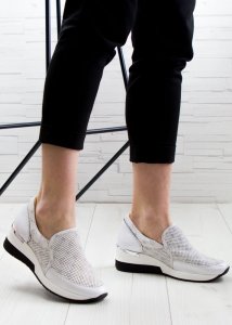 AGA Sneakersy ażurowe wsuwane skórzane srebrne Aga-39 7