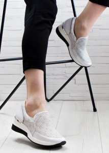 AGA Sneakersy ażurowe wsuwane skórzane srebrne Aga-39 9