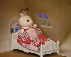 Figurka Epoch Sylvanian Dwupiętrowy domek wiejski 5567 4