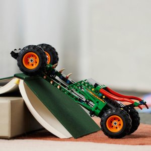 LEGO Technic Monster Jam™ Dragon™ (42149) 4