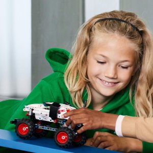 LEGO Technic Monster Jam™ Monster Mutt™ Dalmatian (42150) 2