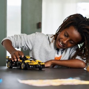 LEGO Technic Bolid Bugatti (42151) 2