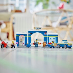 LEGO City Posterunek policji – pościg (60370) 4