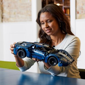 LEGO Technic Ford GT, wersja z 2022 roku (42154) 2