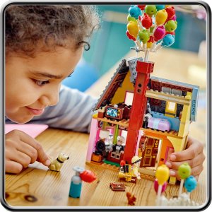 LEGO Disney Dom z bajki „Odlot” (43217) 4