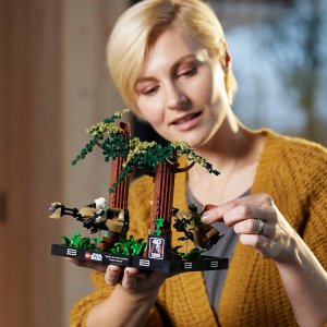 LEGO Star Wars Diorama: Pościg na ścigaczu przez Endor (75353) 7
