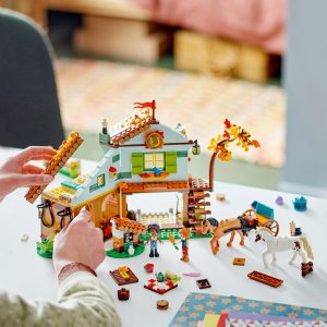 LEGO Friends Stajnia Autumn (41745) 6
