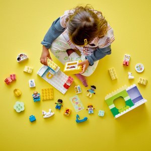 LEGO Duplo Dzień z życia w żłobku (10992) 6