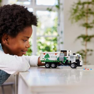 LEGO Technic Śmieciarka Mack® LR Electric (42167) 5