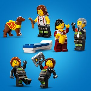 LEGO City Remiza strażacka z wozem strażackim (60414) 3