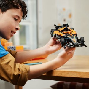LEGO Technic NEOM McLaren Formula E Race Car (42169) 4