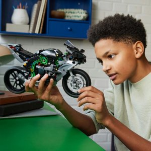 LEGO Technic Motocykl Kawasaki Ninja H2R (42170) 6