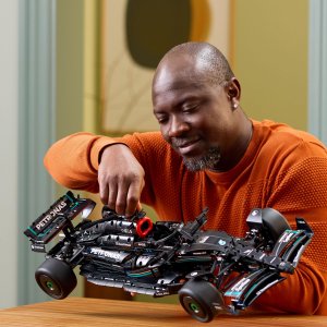 LEGO Technic Mercedes-AMG F1 W14 E Performance (42171) 5