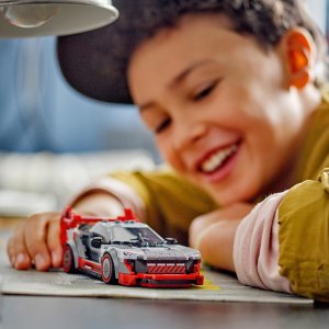 LEGO Speed Champions Wyścigowe Audi S1 E-tron Quattro (76921) 2