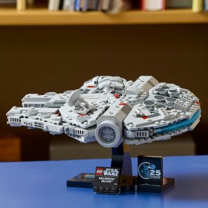 LEGO Star Wars Millennium Falcon (75375) 7