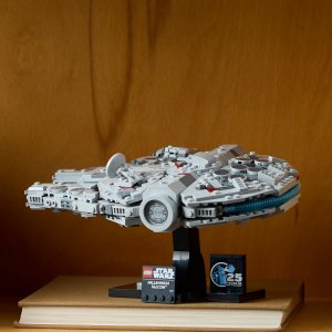 LEGO Star Wars Millennium Falcon (75375) 9