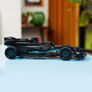 LEGO Technic Mercedes-AMG F1 W14 E Performance Pull-Back (42165) 2