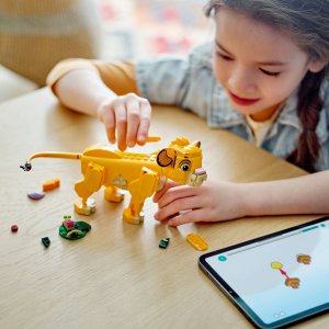 LEGO Disney Król Lew — lwiątko Simba (43243) 5
