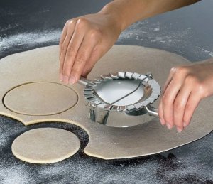 Maszynka do makaronu KingHoff MASZYNKA 4 W 1 DO CIASTA, MAKARONU i PIEROGÓW KiNGHOFF KH-3114-b 30