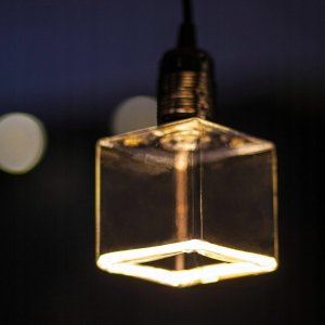 Segula SEGULA LED Floating Cube 86 klar E27 300Lm 2200K 5