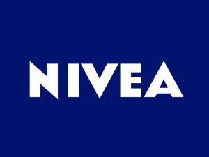 NIVEA_Pielęgnująca pomadka do ust Pearly Shine 5,5ml 2